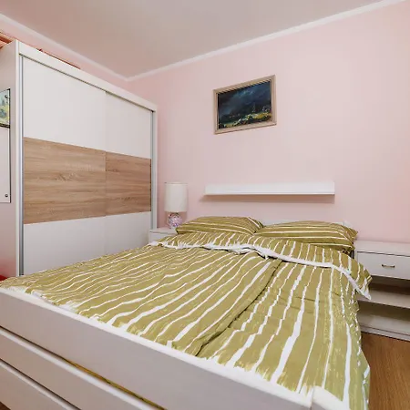 Hundefreundliches Nur 130 Meter Zum Mit 3 Parkplaetzen, 4 Klimaanlagen, Wifi Apartament Dramalj