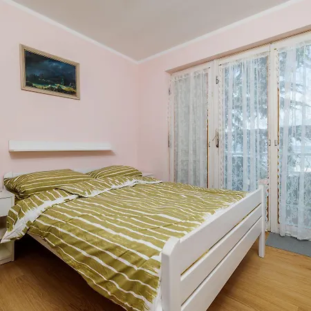 Hundefreundliches Nur 130 Meter Zum Mit 3 Parkplaetzen, 4 Klimaanlagen, Wifi * Dramalj