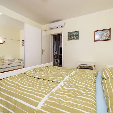 Hundefreundliches Nur 130 Meter Zum Mit 3 Parkplaetzen, 4 Klimaanlagen, Wifi *
