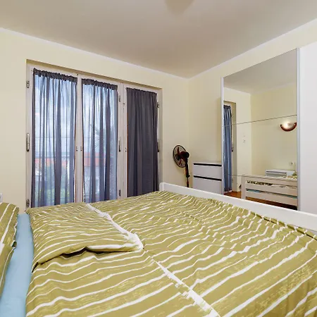 Hundefreundliches Nur 130 Meter Zum Mit 3 Parkplaetzen, 4 Klimaanlagen, Wifi Apartament *