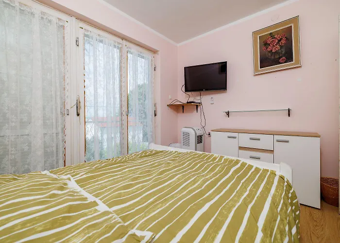 Hundefreundliches Nur 130 Meter Zum Mit 3 Parkplaetzen, 4 Klimaanlagen, Wifi *