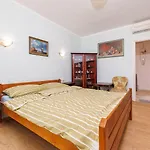Hundefreundliches Nur 130 Meter Zum Mit 3 Parkplaetzen, 4 Klimaanlagen, Wifi Apartmán