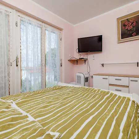 Hundefreundliches Nur 130 Meter Zum Mit 3 Parkplaetzen, 4 Klimaanlagen, Wifi *
